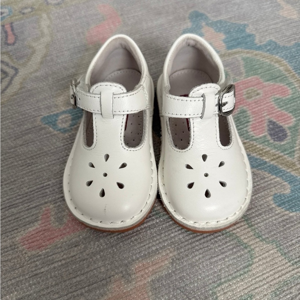 Brand new L’Amour Girls Mary Jane shoes- white size 5